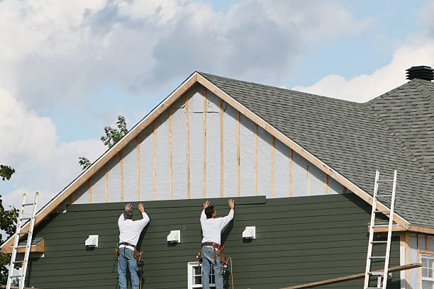 Professional Siding technician working in Rochelle, VA